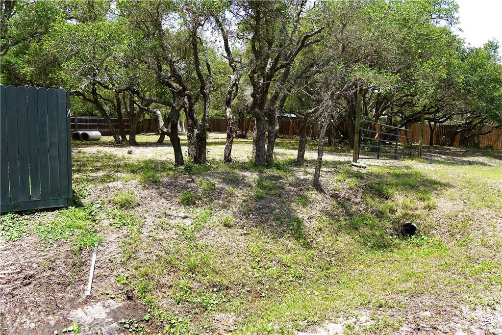 1121 Egret, Rockport, TX 78382 — photo 2