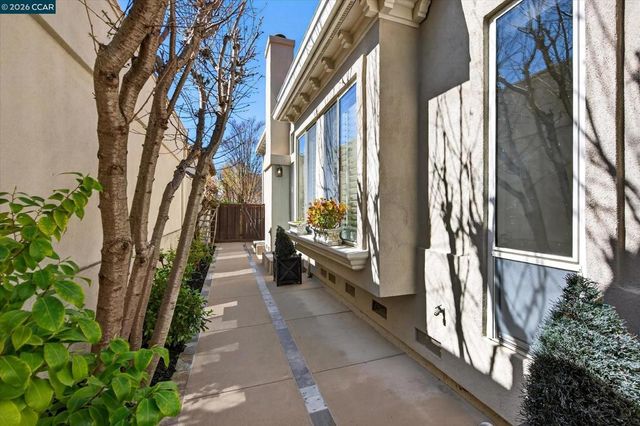 30 Bormio Ct, Danville, CA 94526