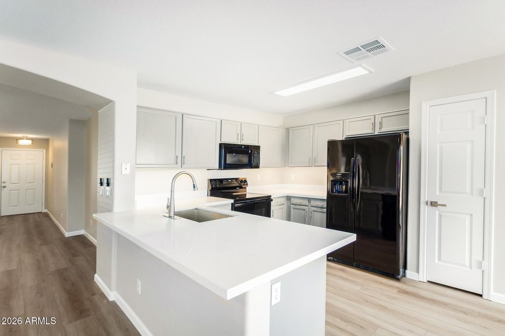 15938 W POST Drive, Surprise, AZ 85374 — photo 4