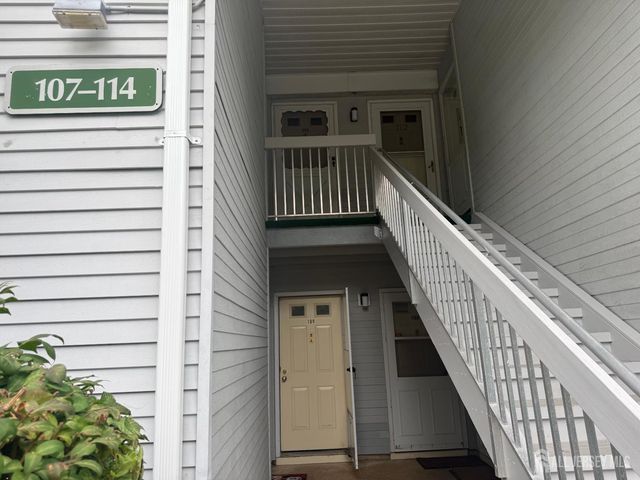 109 applegate Lane, East Brunswick, NJ 08816