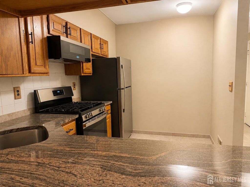 109 applegate Lane, East Brunswick, NJ 08816