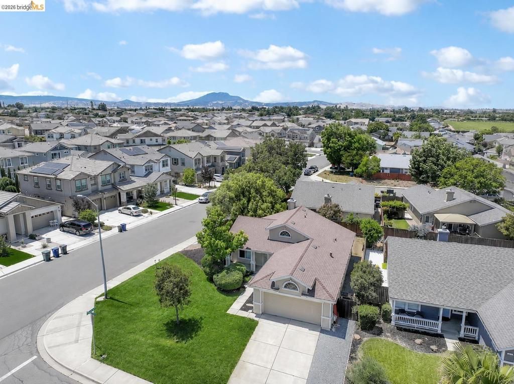 Image 2 of property listing at 3803 Pato Ln, Oakley, CA 94561
