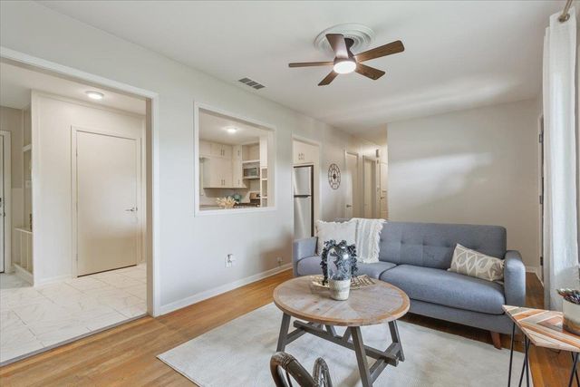 804 Ash ST, Georgetown, TX 78626