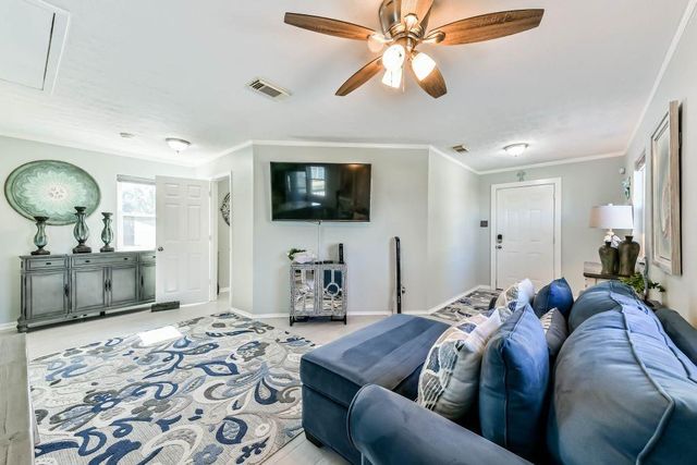 4110 Fort Bend Drive, Galveston, TX 77554