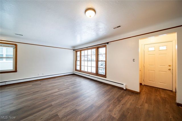 430 E 309th Street, Willowick, OH 44095