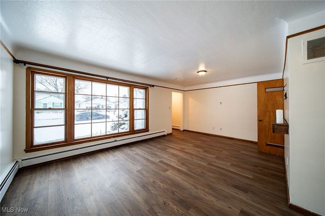 430 E 309th Street, Willowick, OH 44095