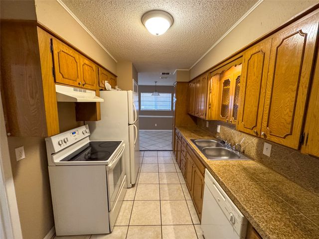 1526 W Elm Street, Denison, TX 75020