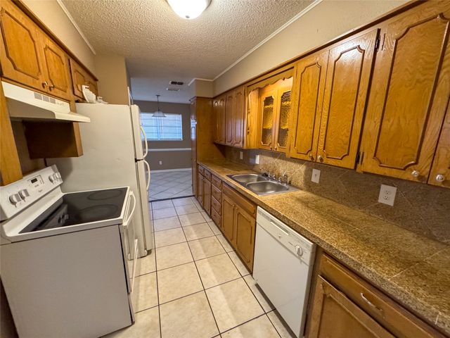 1526 W Elm Street, Denison, TX 75020