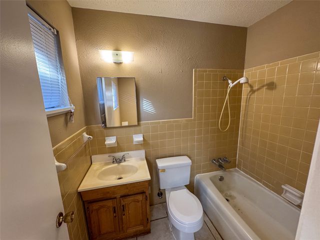 1526 W Elm Street, Denison, TX 75020