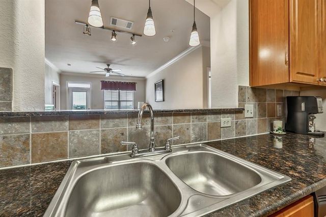 1711 Old Spanish Trail 419, Houston, TX 77054