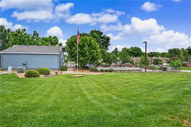 10106 W 96th Terrace D, Overland Park, KS 66212