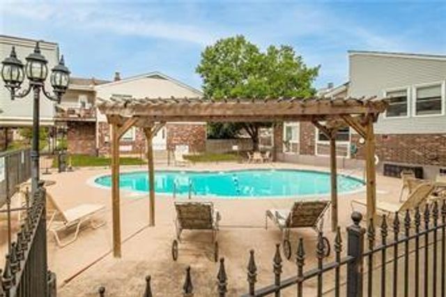 10106 W 96th Terrace D, Overland Park, KS 66212