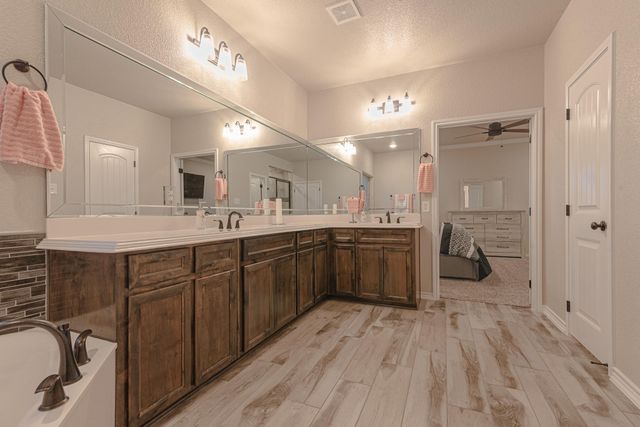 8000 Gold DR, Killeen, TX 76542