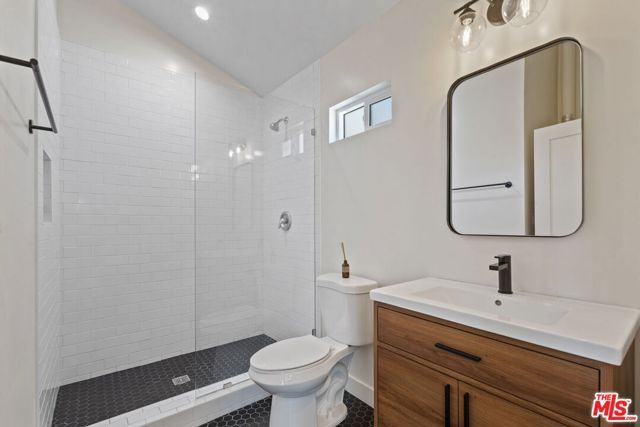 19014 Bessemer St, Tarzana (los Angeles), CA 91335