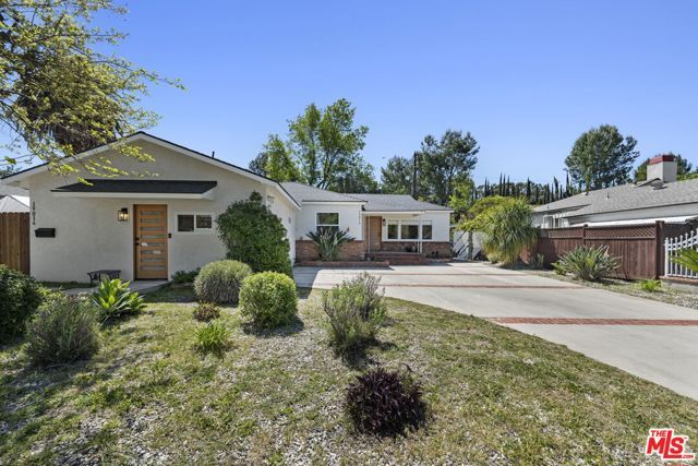 19014 Bessemer St, Tarzana (los Angeles), CA 91335