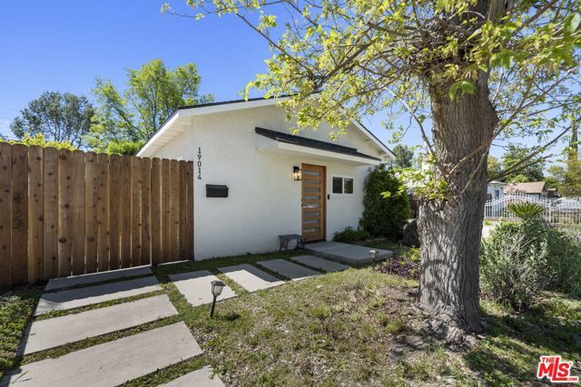 19014 Bessemer St, Tarzana (los Angeles), CA 91335