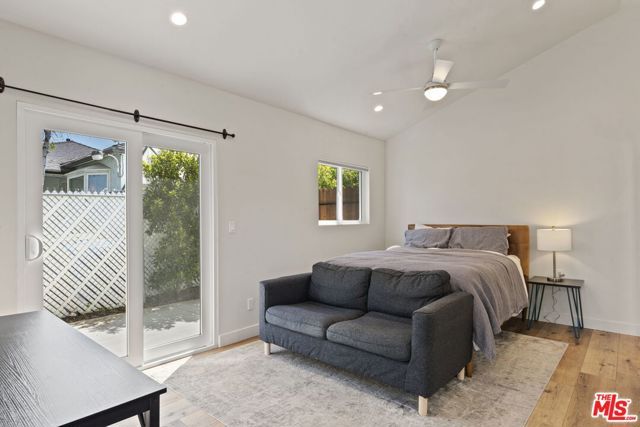 19014 Bessemer St, Tarzana (los Angeles), CA 91335