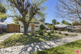 19014 Bessemer St, Tarzana (los Angeles), CA 91335