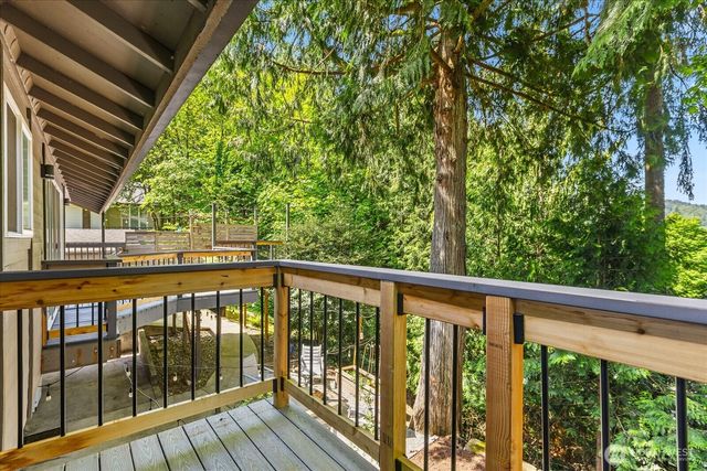 155 Mount Olympus Drive NW, Issaquah, WA 98027