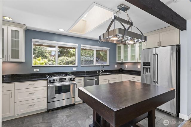 155 Mount Olympus Drive NW, Issaquah, WA 98027