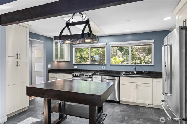 155 Mount Olympus Drive NW, Issaquah, WA 98027