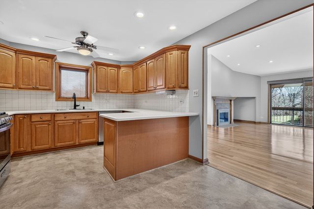 8150 Brookside Drive 204, Palos Park, IL 60464