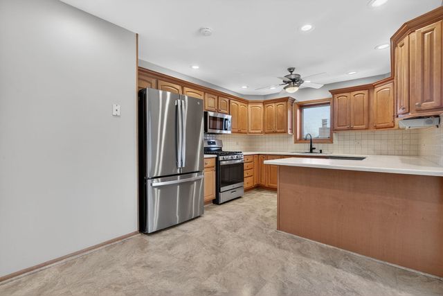 8150 Brookside Drive 204, Palos Park, IL 60464