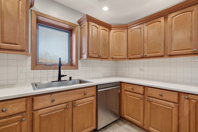 8150 Brookside Drive 204, Palos Park, IL 60464