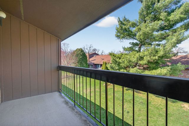 8150 Brookside Drive 204, Palos Park, IL 60464