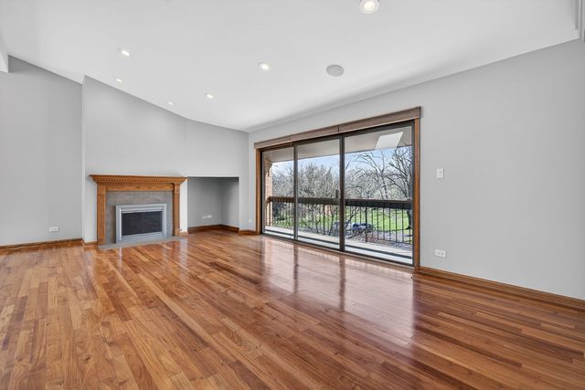 8150 Brookside Drive 204, Palos Park, IL 60464