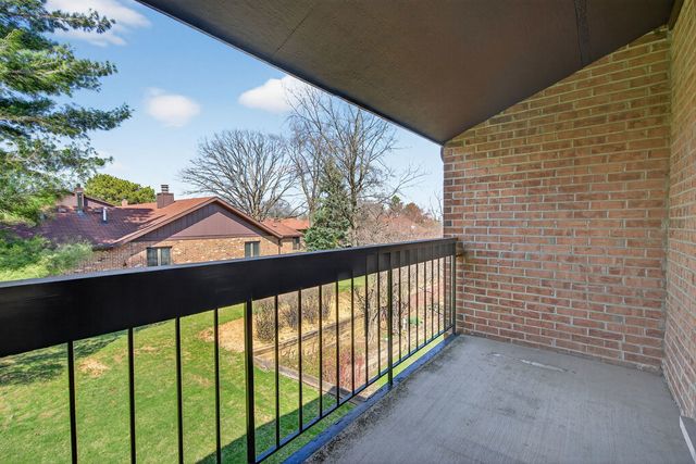 8150 Brookside Drive 204, Palos Park, IL 60464