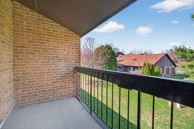 8150 Brookside Drive 204, Palos Park, IL 60464