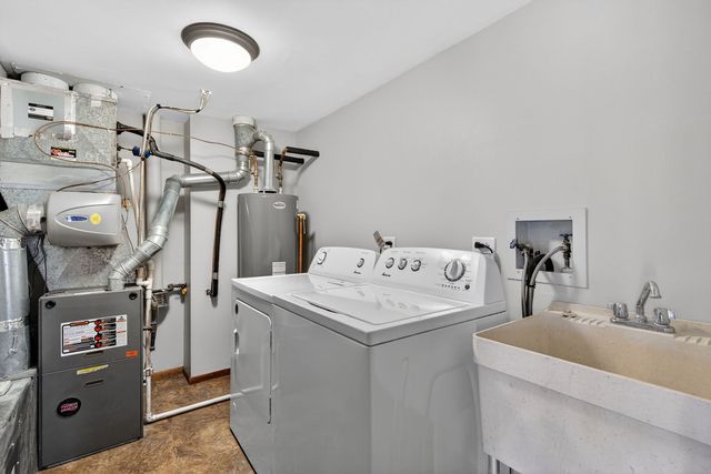 8150 Brookside Drive 204, Palos Park, IL 60464