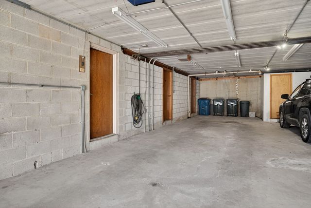 8150 Brookside Drive 204, Palos Park, IL 60464