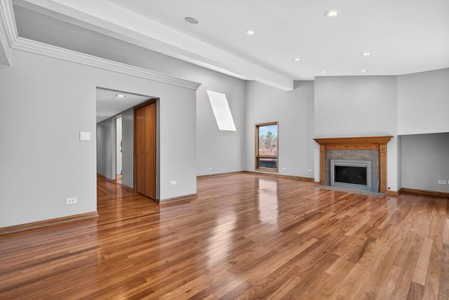 8150 Brookside Drive 204, Palos Park, IL 60464