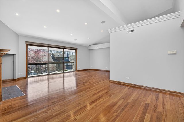 8150 Brookside Drive 204, Palos Park, IL 60464