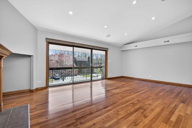 8150 Brookside Drive 204, Palos Park, IL 60464