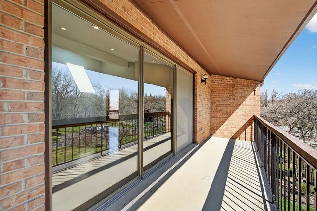 8150 Brookside Drive 204, Palos Park, IL 60464