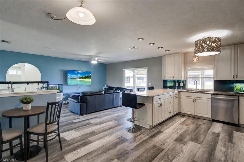423 39th TER, CAPE CORAL, FL 33914 — photo 4