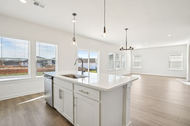 2360 Woodmeadow Dr, Clarksville, TN 37043