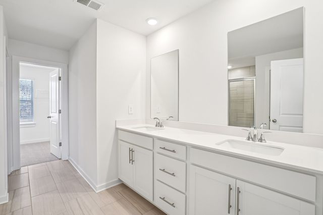 2360 Woodmeadow Dr, Clarksville, TN 37043