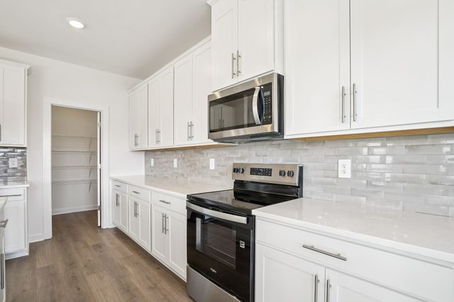 2360 Woodmeadow Dr, Clarksville, TN 37043