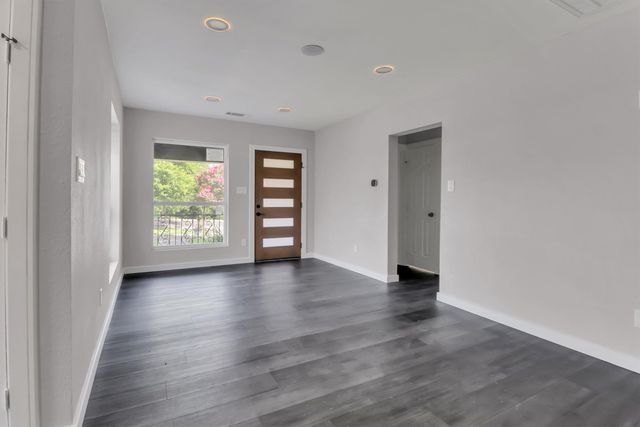 1310 Elmwood Boulevard, Dallas, TX 75224