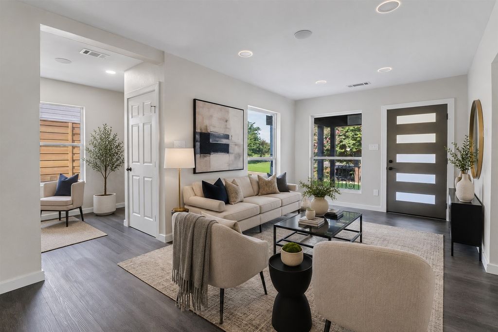 1310 Elmwood Boulevard, Dallas, TX 75224