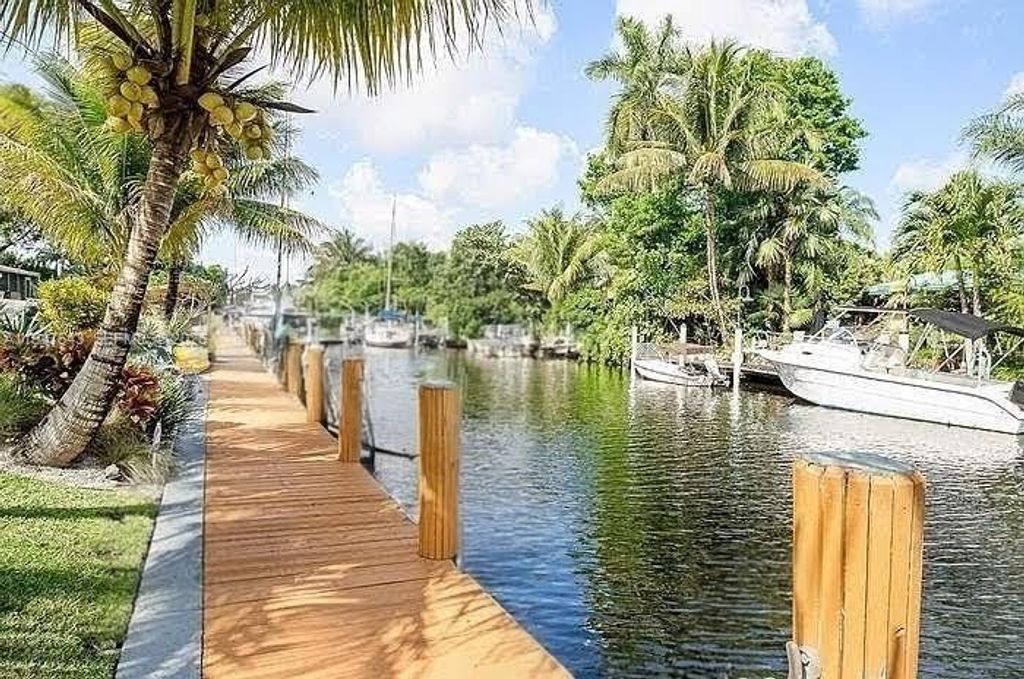 3337 SW 44th Ct, Dania Beach, FL 33312