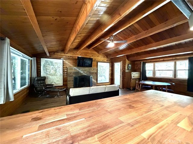 531 Mountain View, Wrightwood, CA 92397