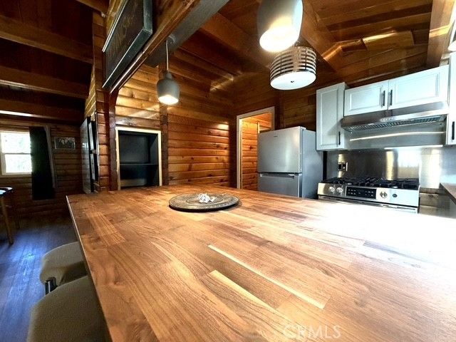 531 Mountain View, Wrightwood, CA 92397