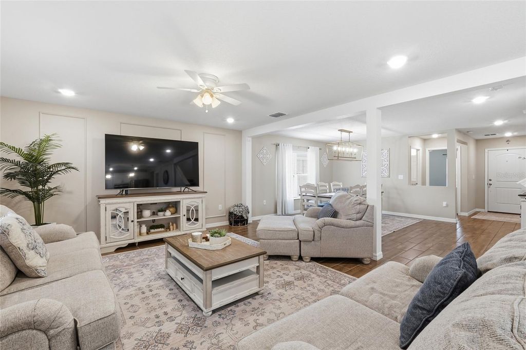 Image 17 of property listing at 1185 AUGUSTUS DRIVE, Davenport, FL 33896