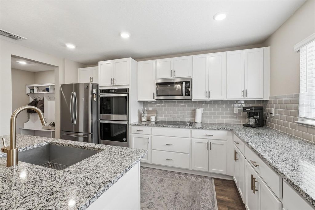 Image 22 of property listing at 1185 AUGUSTUS DRIVE, Davenport, FL 33896