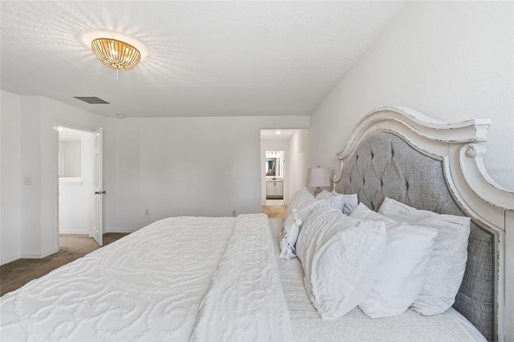 Image 36 of property listing at 1185 AUGUSTUS DRIVE, Davenport, FL 33896